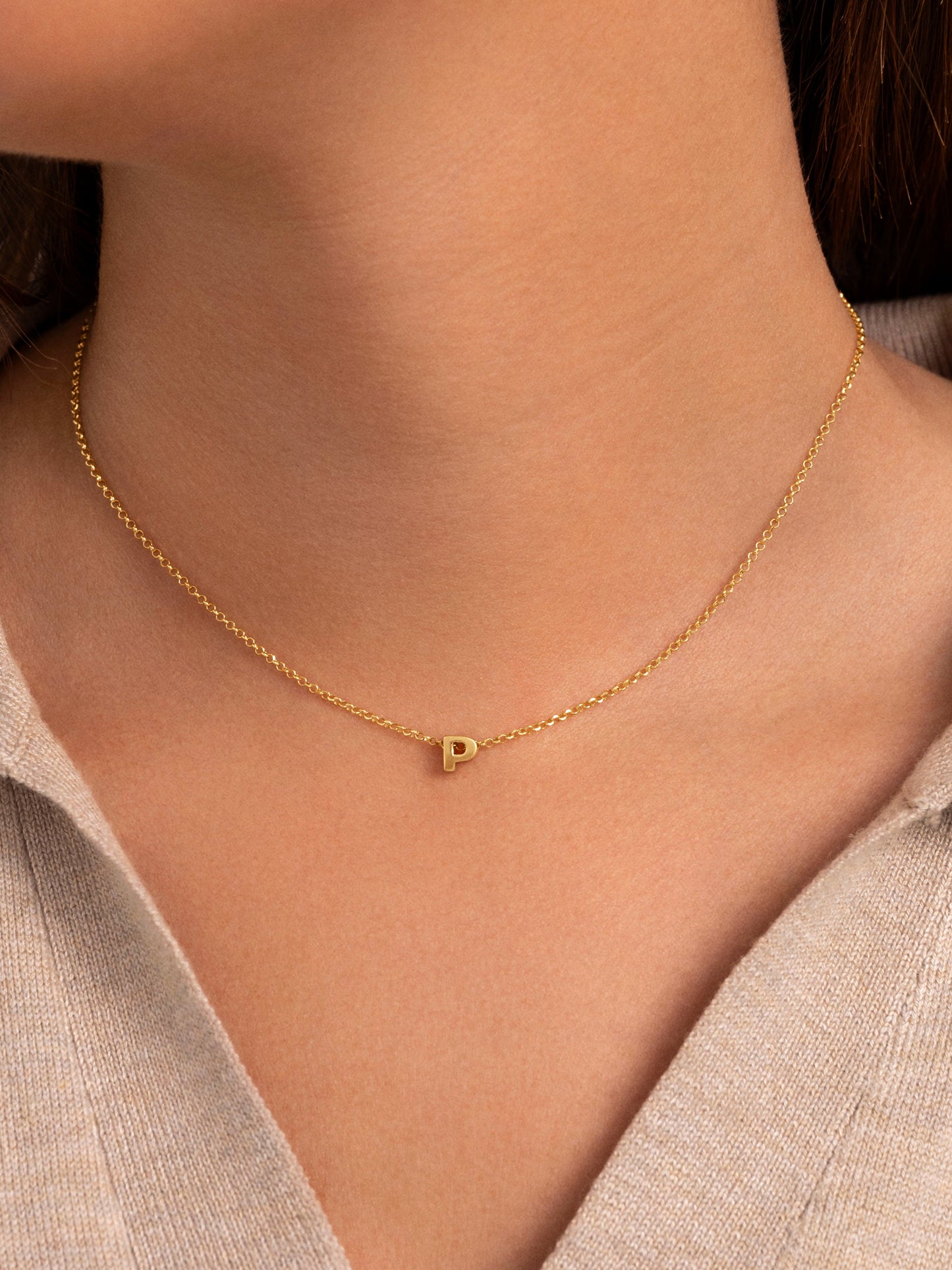 Gouden ketting met gepersonaliseerd initiaal