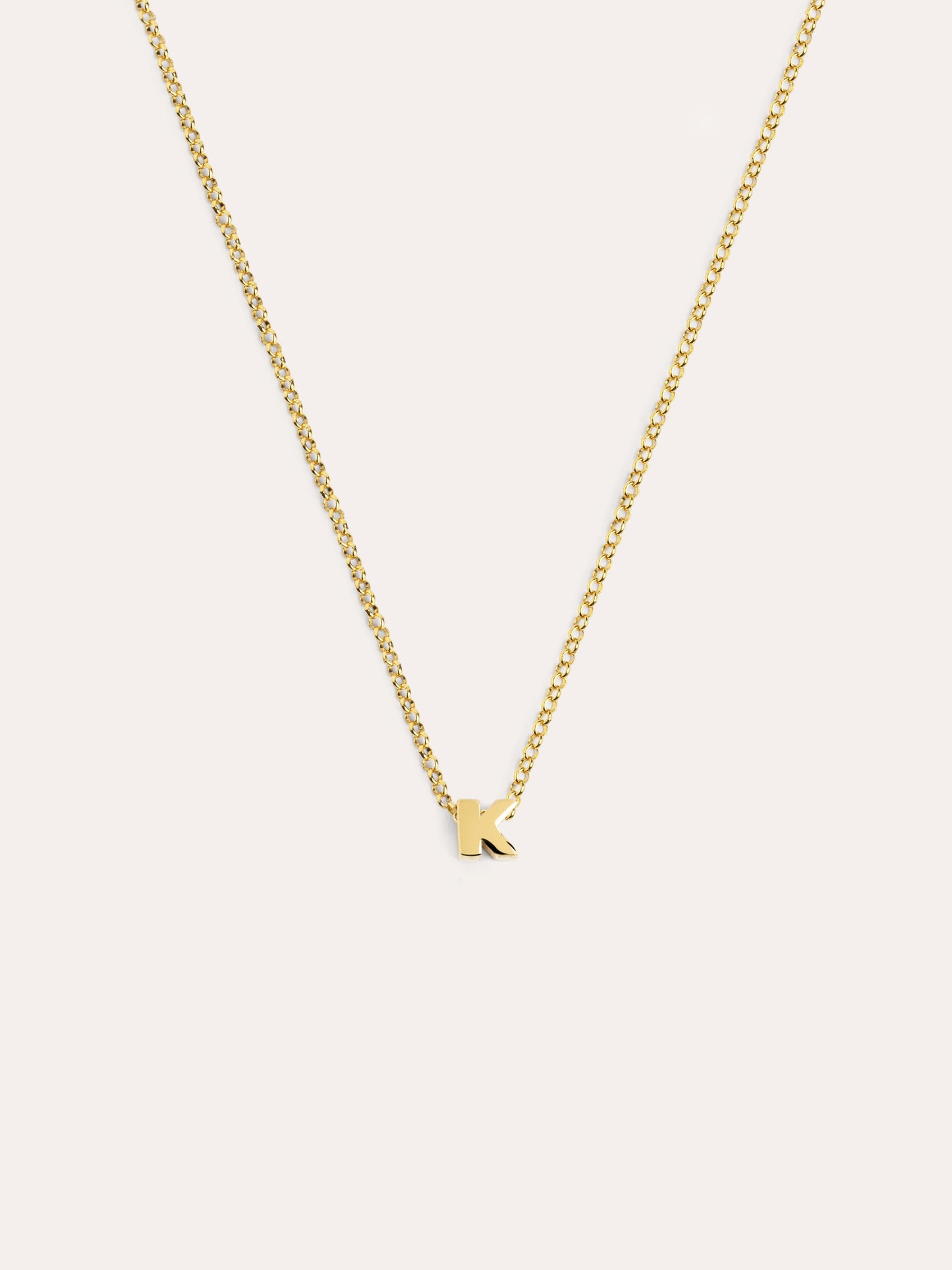 Gouden ketting met gepersonaliseerd initiaal